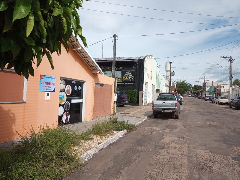 Casa rua 2 entre Goiás e Pará 